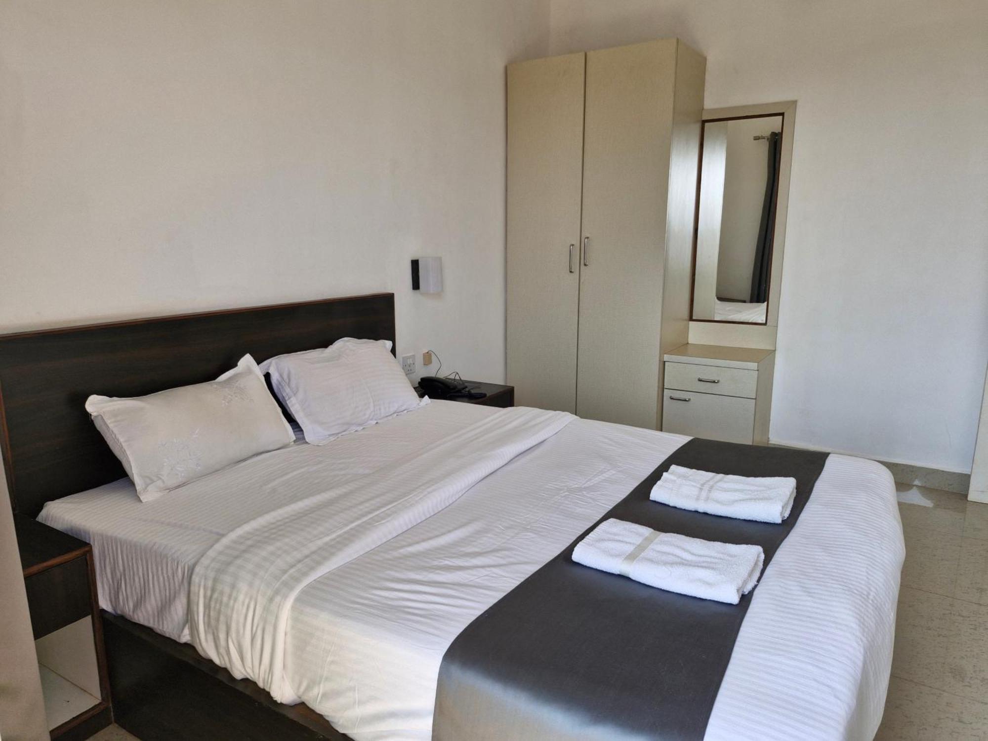 Hotel Rsa Residency Pernem Buitenkant foto