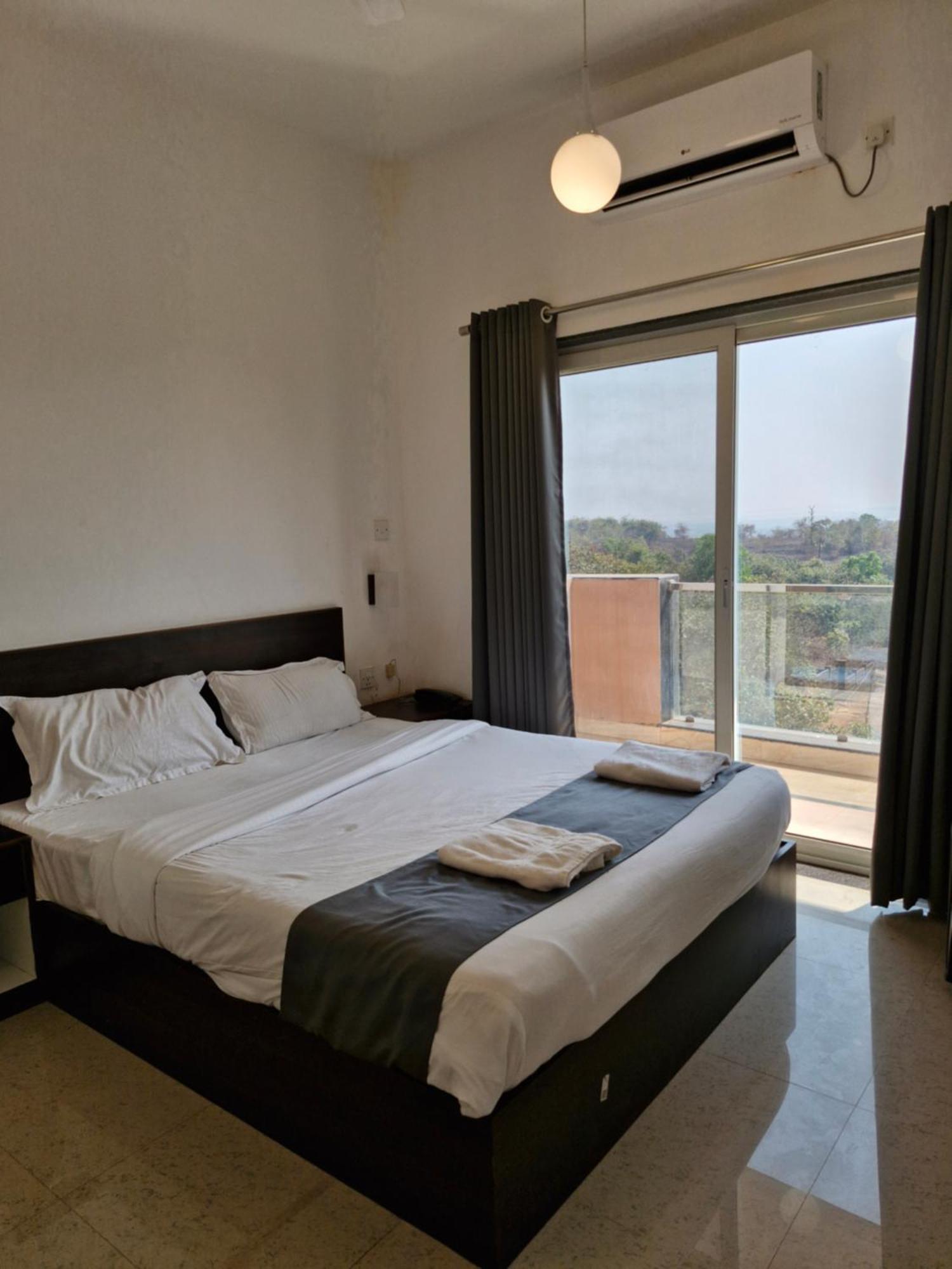Hotel Rsa Residency Pernem Buitenkant foto